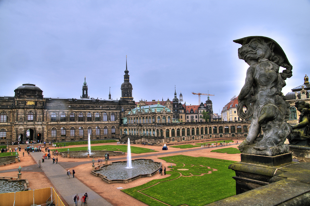 Дрезден это. Город Дрезден Цвингер. Города Германии Дрезден Цвингер. Цвингер Дрезден осенью. Дрезден площадь.
